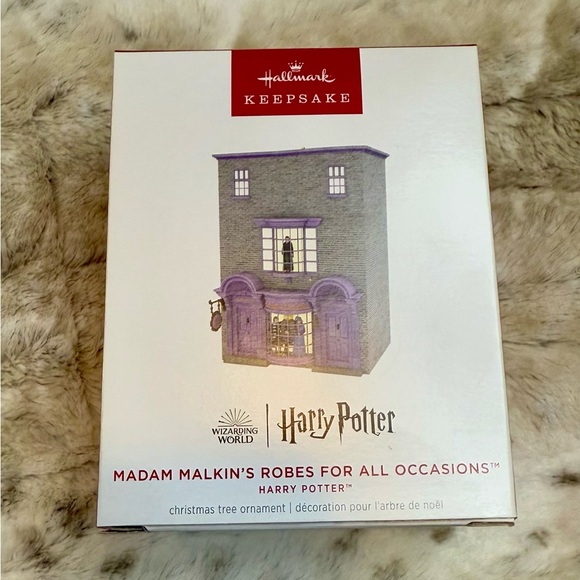 *NWT* Harry Potter Madam Malkin's Robes for All Occasions Hallmark Ornament - Picture 4 of 7